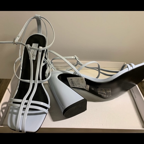 This is a very classy & fancy pair of heels. - Picture 2 of 2